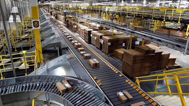 Voici l'Intérieur Des Entrepôts Intelligents d'Amazon