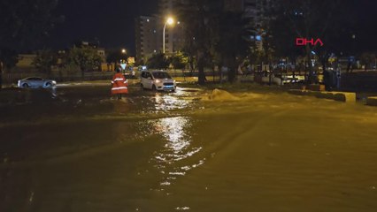 Tải video: Adana'da sağanak yağış ve fırtına hayatı olumsuz etkiledi