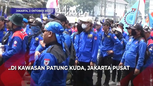 Aksi Massa Buruh Turun ke Jalan Kawal Sidang Putusan UU Cipta Kerja di MK