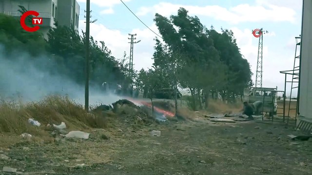 Kaynak makinesinden sıçrayan kıvılcım yangına neden oldu, işçiler söndürmek için mücadele etti