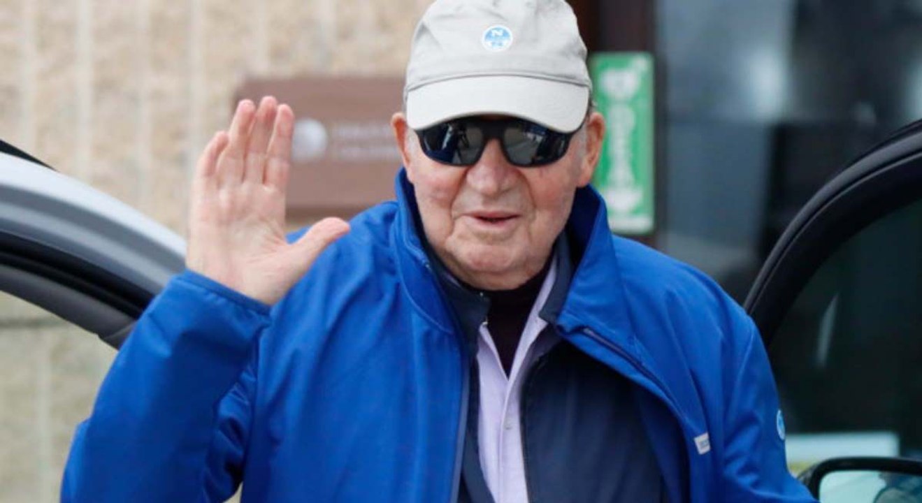 El rey emérito disfruta junto a la infanta Elena del tercer día de regatas