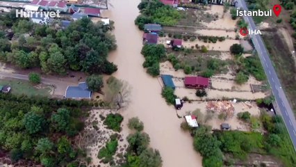 Скачать видео: Şile'de dere taştı: Tarım arazileri ve evler sular altında kaldı