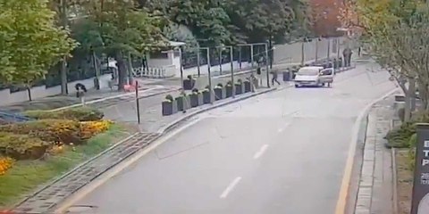 Video, Türkiye'deki teröristin patlayıcı kuşağı patlatma anını tam olarak gösteriyor