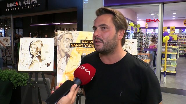 Des œuvres célèbres repeintes avec des déchets de café ont été exposées