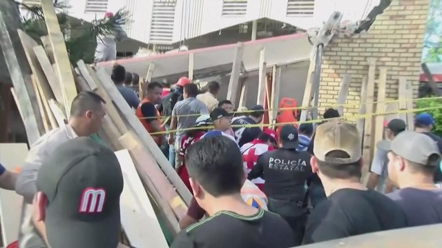 Meksika'da ayin sırasında kilisenin çatısı çöktü