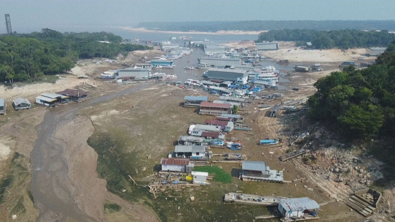 Amazonie: la sécheresse bouleverse la vie d'habitants de Manaus