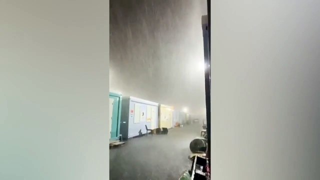 Des conteneurs et un hôpital de campagne ont été inondés à Hatay, où de fortes pluies ont été efficaces