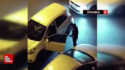 Öfkeli kadın önce erkek arkadaşını tokatladı, ardından arabasını tekmeledi