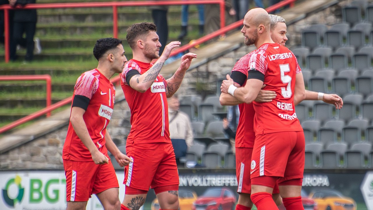 Freistoß-Hammer, Traumsolo, Distanzknaller: Die besten Amateurfußball-Tore im September