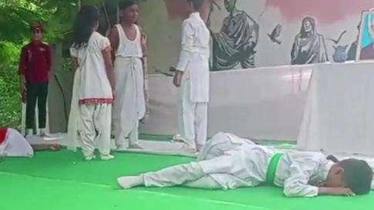 छतरपुर: गांधी आश्रम में मनाई बापू जयंती, बच्चों ने दी मनमोहक प्रस्तुतियां