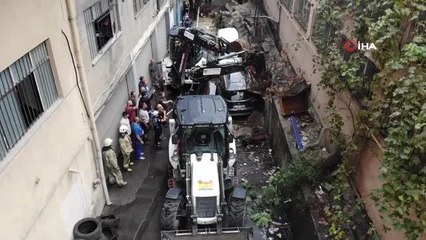 Zeytinburnu'nda Sanayi Sitesinin İstinat Duvarı Çöktü