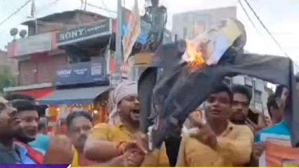 सीतामढ़ी: ठाकुर- ब्राह्मण विवाद, परशुराम सेना ने फूंका आनंद मोहन का पुतला