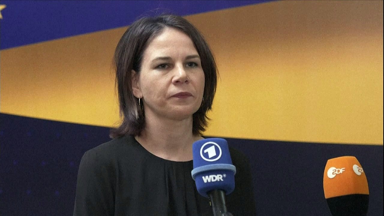 Baerbock: Ukraine braucht 'Winter-Schutzschirm'