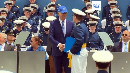 Wie alt ist zu alt? Die Debatte über die Altersgrenze in der Politik