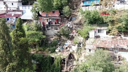 İstanbul Beşiktaş'ta yağışların etkisiyle yamaçtan düşen kaya evlere zarar verdi
