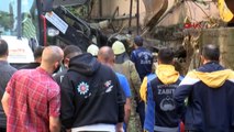 Zeytinburnu'nda İstinat Duvarı Çöktü, 4 Araçta Hasar Oluştu