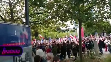 Polonya'da muhalefetin çağrısı karşılık buldu! İktidara karşı 1 milyon kişi sokağa çıktı