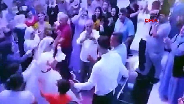 Damat, düğünde çekiştiren çocuğu fırlattı