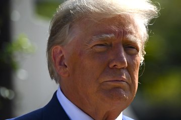 Trump comparece en juicio civil señalado de haber inflado activos inmobiliarios