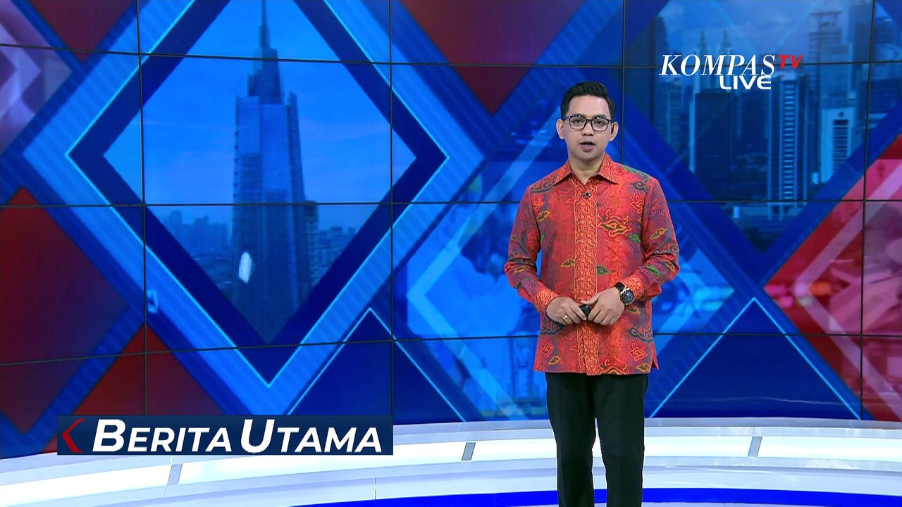 Rumput Stadion Kanjuruhan Terbakar Usai Peringatan 1 Tahun Tragedi