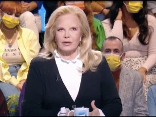 Sylvie Vartan comparée à Fantômas sur Twitter depuis son passage dans "Les Enfants...