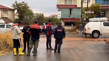 Aksaray'da istinat duvarı çöktü! 4 yaşındaki çocuk evde mahsur kaldı