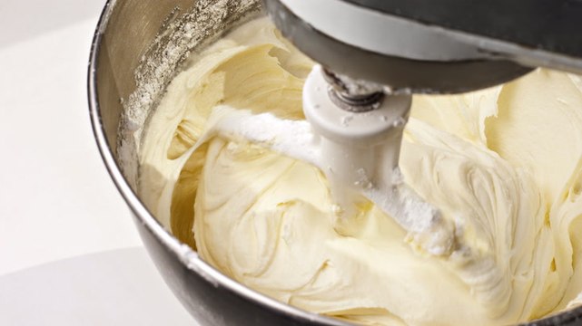 Should You Use Frosting or Icing on That Cake? Here's When to Use Each of These Sweet Toppings