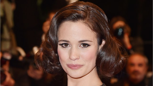 VOICI - J’ai pleuré : Lucie Lucas très émue lors du tournage de l’épisode final de la série Clem