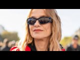 VIDEO: Balenciaga : Isabelle Huppert impériale en doudoune XXL, Paris Hilton scintille en robe trans