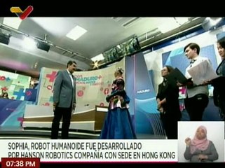 Jefe de Estado conversa con Sophia la Robot Humanoide de los encantos que ofrece Venezuela