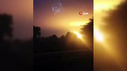 İngiltere'nin Oxfordshire kenti yakınlarında biyogaz tesisine düşen yıldırım sonucu patlama meydana geldi.