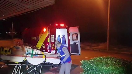 Vítima de queda de plano elevado é socorrida na Rua Guaracy Justino Perin