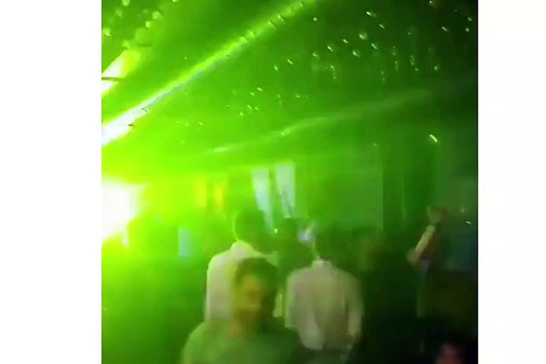 Video: दोनों हाथ में बोतल… जय श्री राम-जय श्री राम, सरेआम ड्राई डे की उड़ी धज्जियां