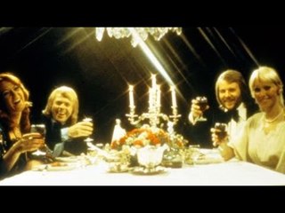 PHOTO ABBA annonce son grand retour : le look du quatuor fait mourir de rire les...