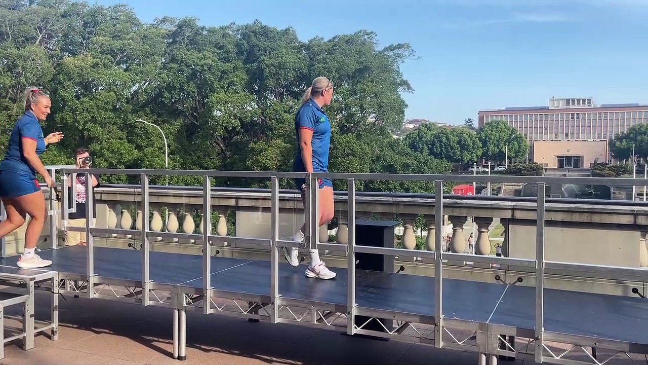 Newcastle Knights arrive for civic reception