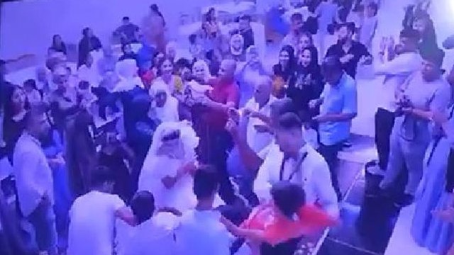Damat, para takılı gelinliği çekiştiren çocuğu fırlatıp yere attı