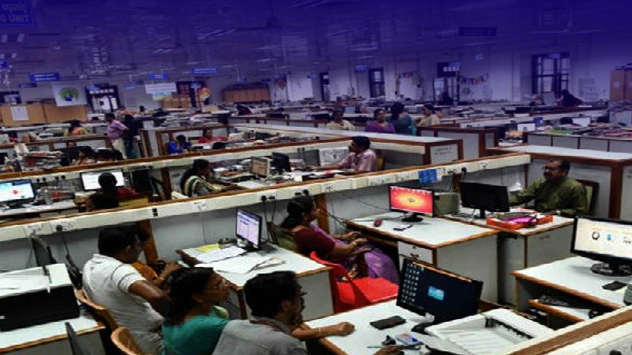 Telangana Employees కి గుడ్ న్యూస్.. PRC ఏర్పాటు.. మధ్యంతర భృతి ఎంతంటే..? | Telugu OneIndia