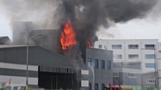 경기 김포 공장 창고에서 불...12명 대피 / YTN