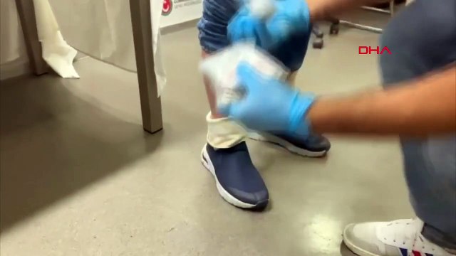 15 montres de marque de luxe d'une valeur de 7 millions de lires ont été trouvées dans les chaussettes de compression portées par un passager à l'aéroport Sabiha Gökçen.