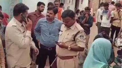 कलयुगी मां ने अपनी मासूम बेटी के कुल्हाड़ी से किए टुकड़े, Video देख कांप जाएंगे