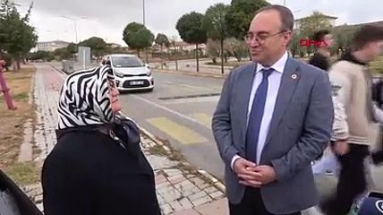 Sınıfa girdiğinde önce öğretmen sandılar ama meğer akıl hakikaten yaşta değil baştaymış!