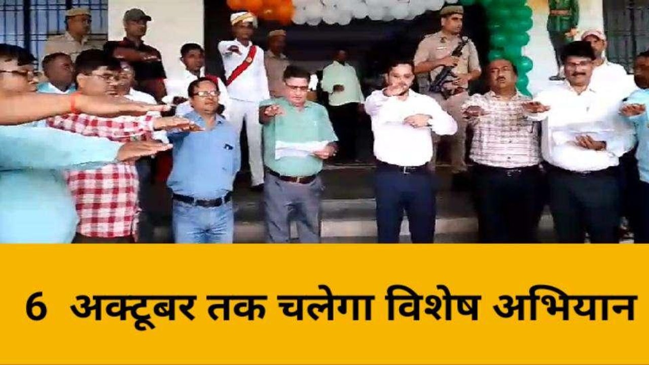 भदोही: ज्ञानपुर मुख्यालय से प्रचार वाहन को हरी झंडी दिखाकर किया रवाना