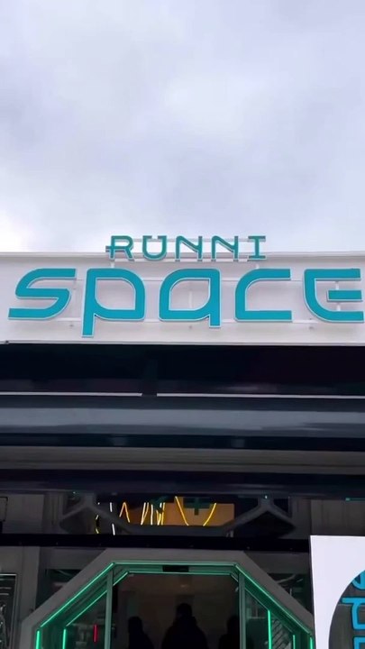 Runni Space: el increíble restaurante bufet de Madrid que simula una nave espacial