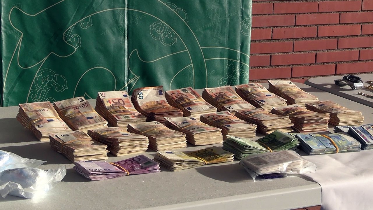 Catorce detenidos en Salamanca con ocho kilos de cocaína, armas, 200.000 euros, coches y joyas
