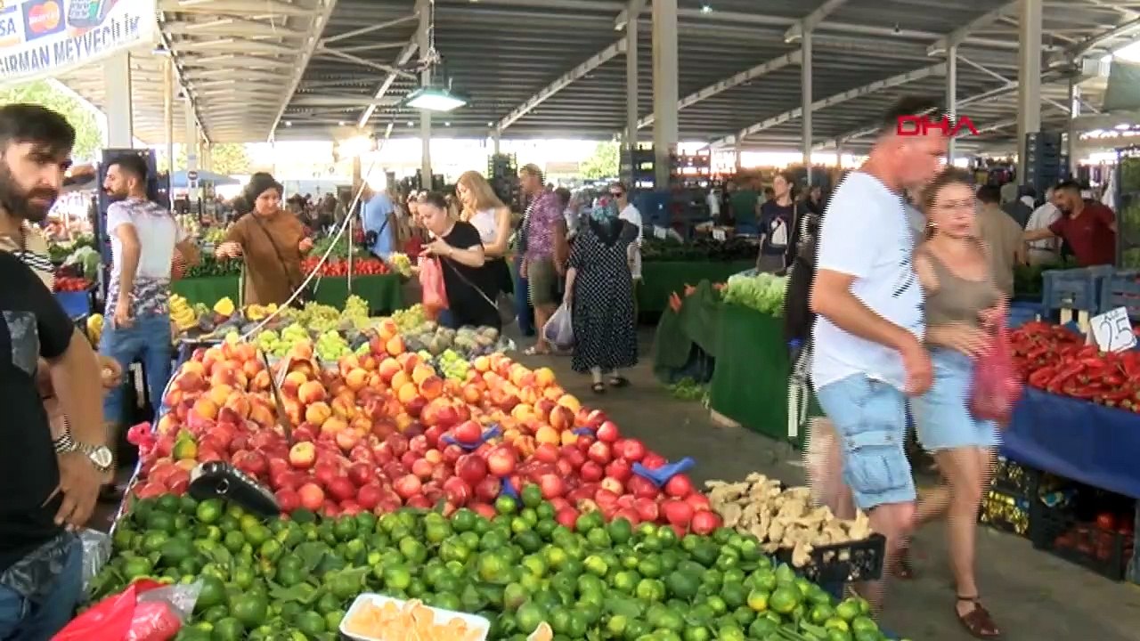Antalya semt pazarlarında bağırarak satış yapan...