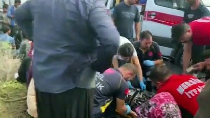 Tarım işçilerinin taşındığı minibüs kanala devrildi! Çok sayıda yaralı var