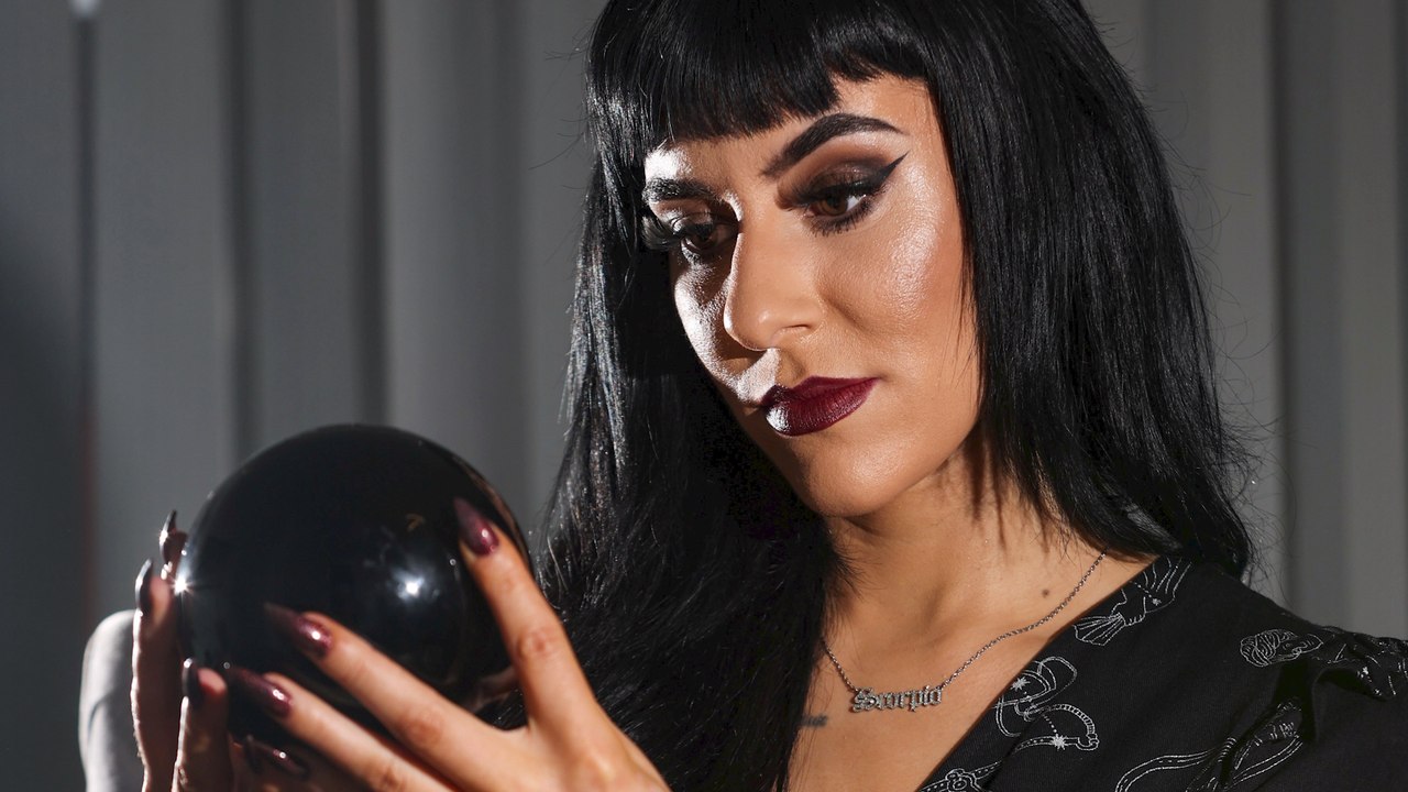 Beautician Who Left Her Job Rakes in £7K a Month- As a Full Time WITCH