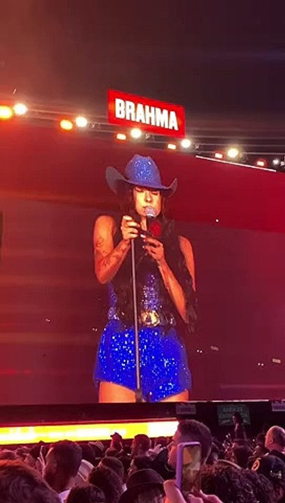 Ana Castela interrompe show e pede fãs para voltar para Jesus