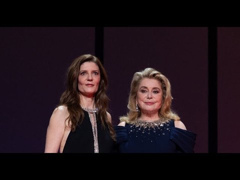 VIDEO: J'adore ma fille : Catherine Deneuve déclare son amour à Chiara Mastroianni, tendre message