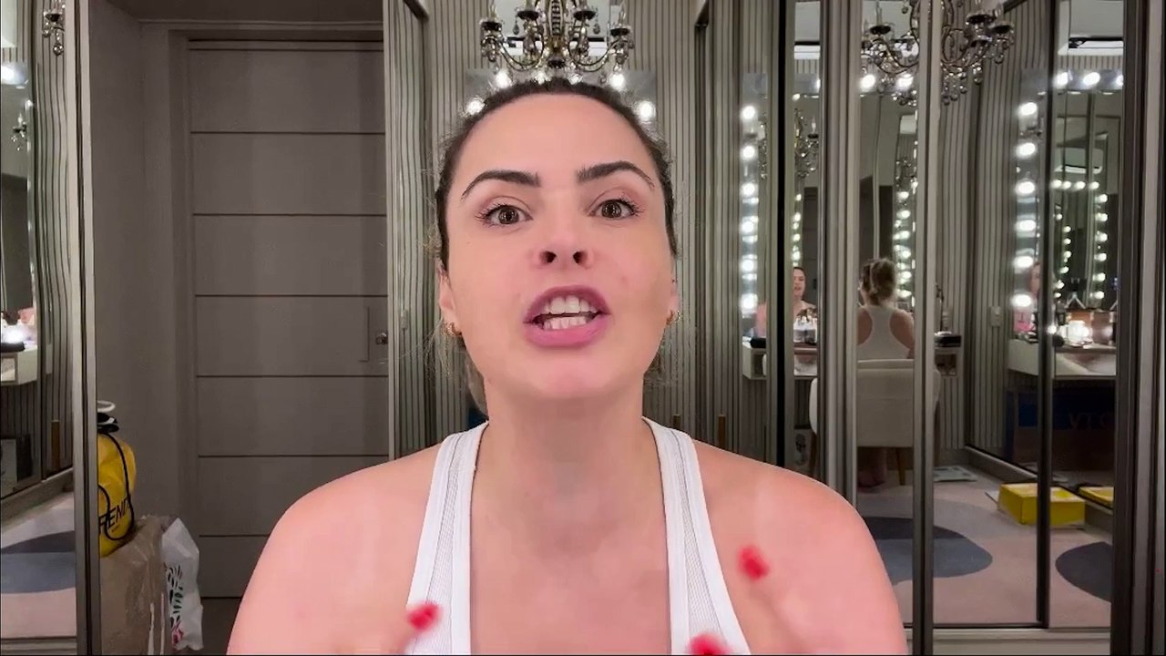 Ana Paula Renault revela ter descoberto o verdadeiro estado civil do namorado: "Tem esposa"